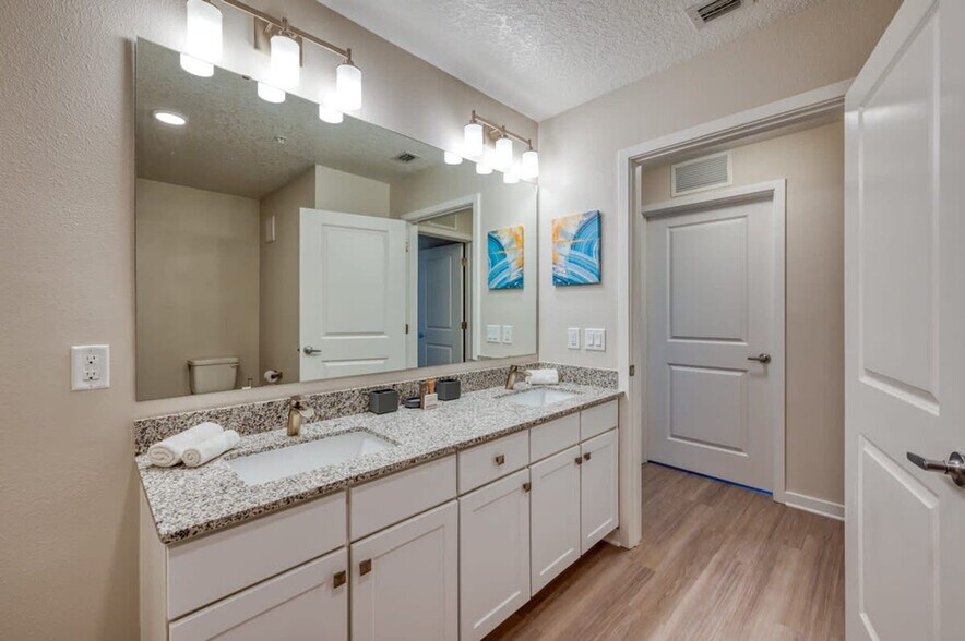 Building Photo - 4001 Breakview Dr