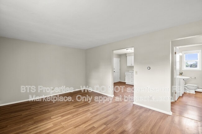 Building Photo - 305 N Pleasant View St