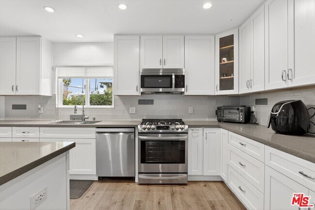 Building Photo - 6565 Randi Ave