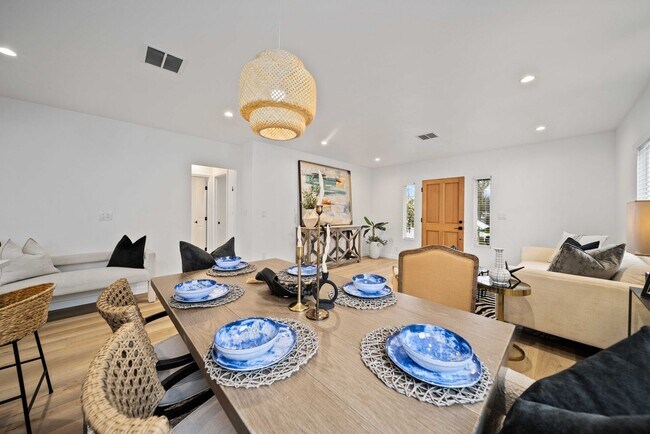 Building Photo - 11946 Aneta St