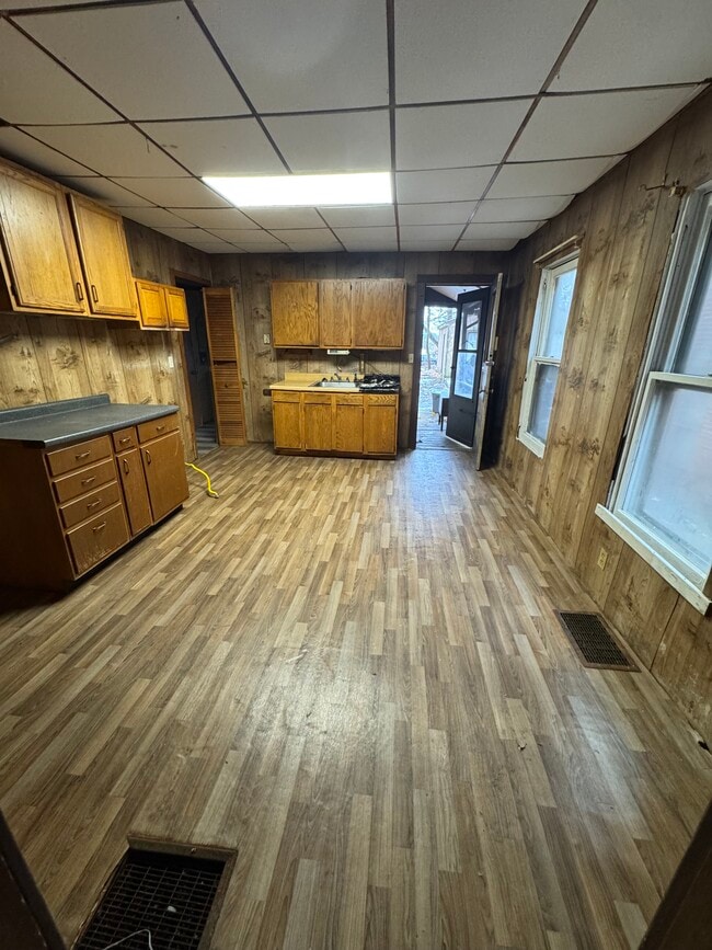 Building Photo - 719 Steel St