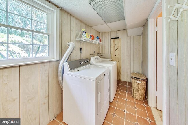 Building Photo - 806 Hope Ct