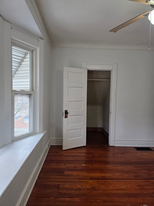 Building Photo - Three Bedroom Single Family Home in Toledo