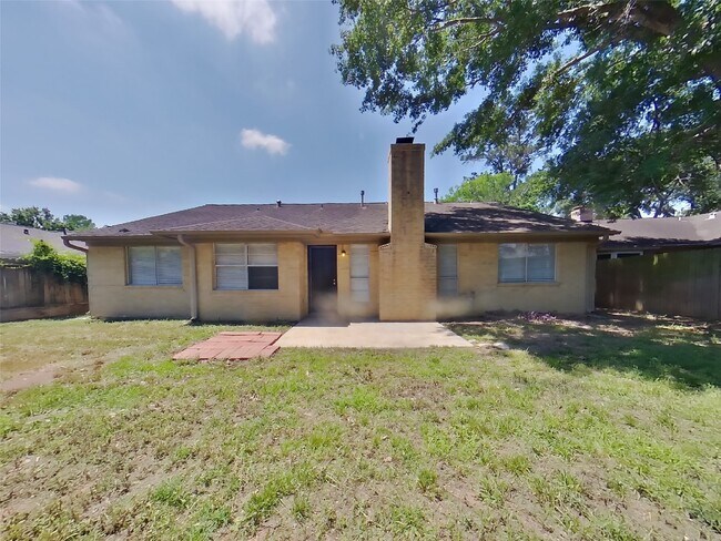 Building Photo - 15802 Echo Canyon Dr