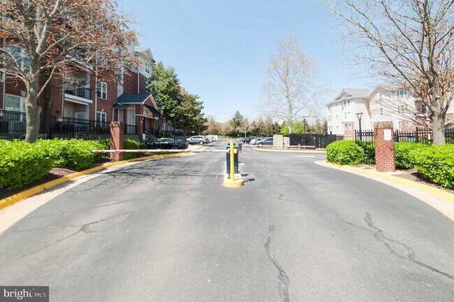Building Photo - 1521 Spring Gate Dr.