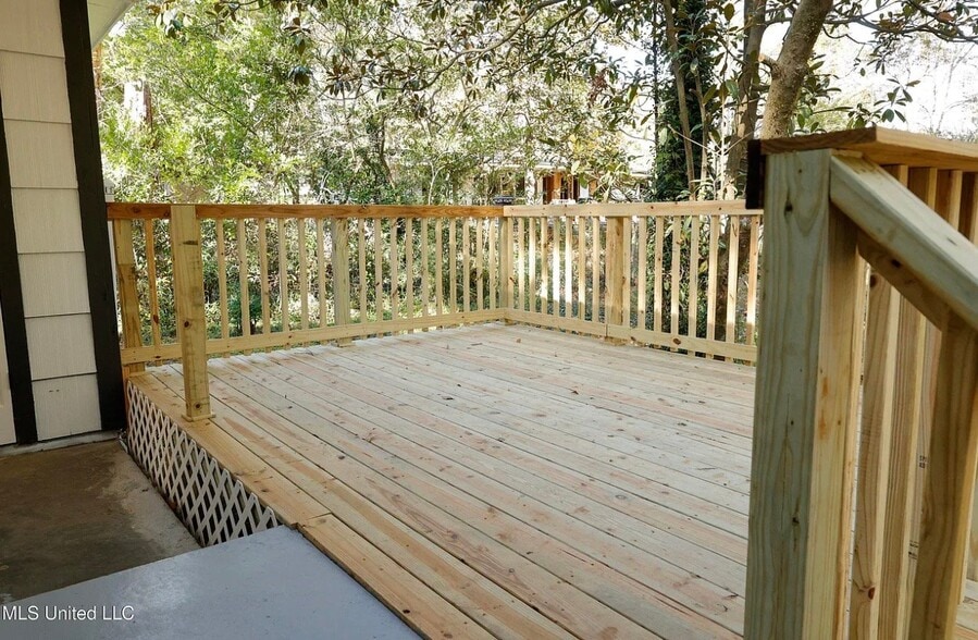 Building Photo - 4352 Ridgewood Cir