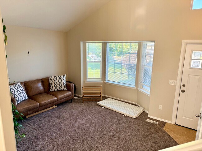 Building Photo - 6793 Mountain Aura Dr