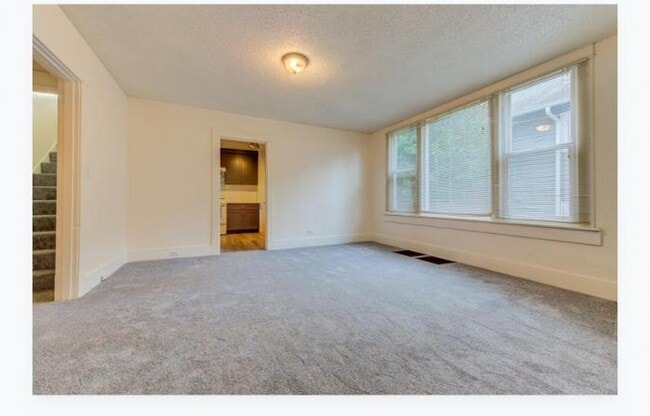 Building Photo - 8 bedroom in Seattle WA 98105