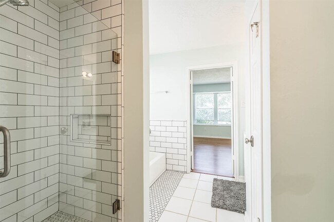 Building Photo - 14403 Little Willow Walk