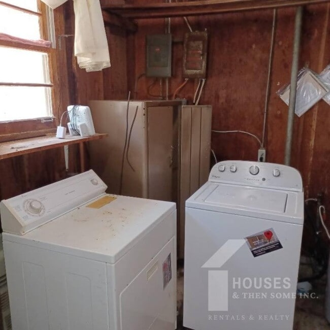 Building Photo - 136 Forest Hills Dr