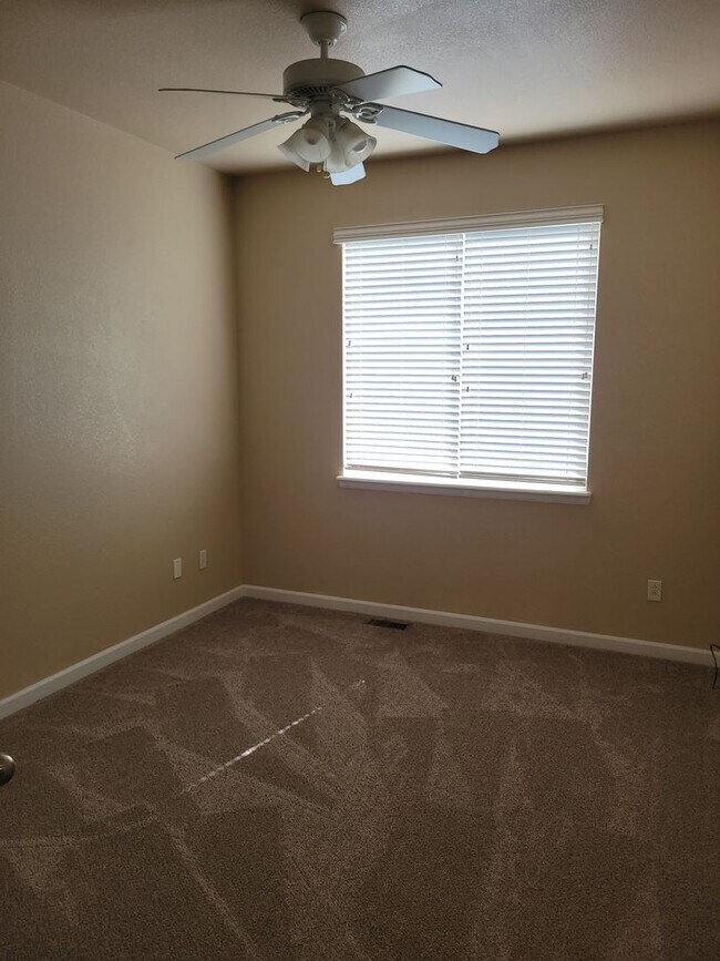 Building Photo - 7747 Mountain Laurel Dr
