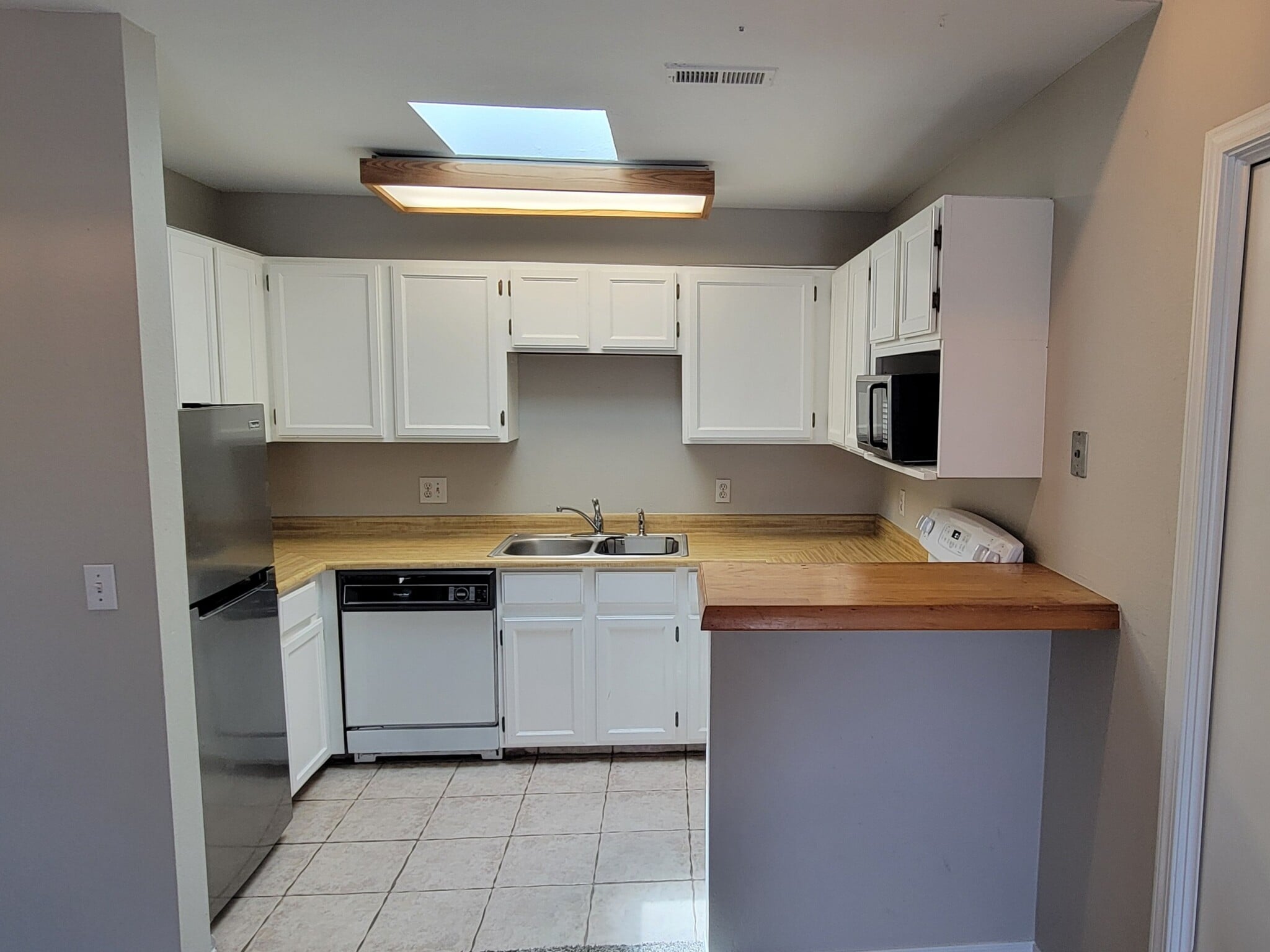 Kitchen with Eating-Space - 4921 Garrison St