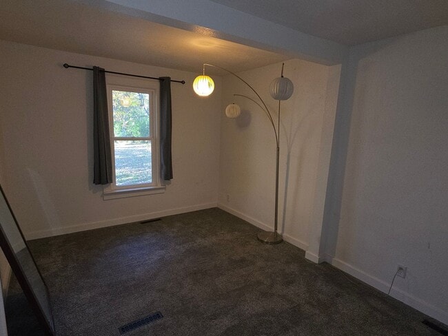 Building Photo - 2 bedroom Mukwonago home