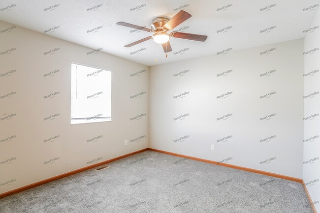 Building Photo - 522 Elaine Rd