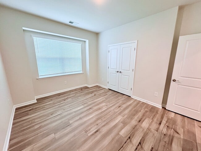 Building Photo - 137 Somerset Ln