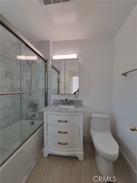 Building Photo - 8437 Lilienthal Ave