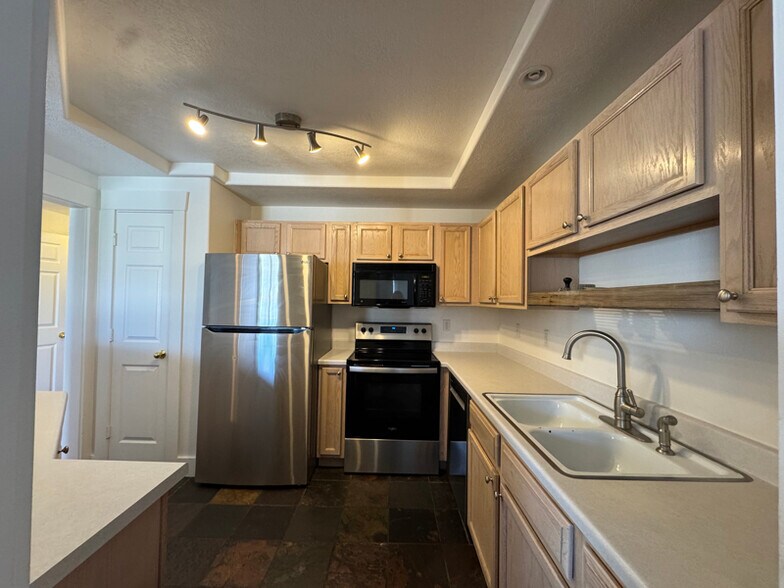 Building Photo - 159 Flowerfield Dr