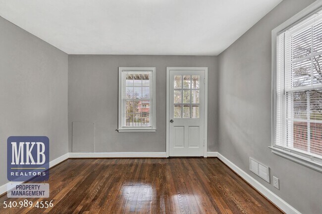 Building Photo - Beautiful 2 Bedroom, 1 Bath Duplex in SW Roanoke City