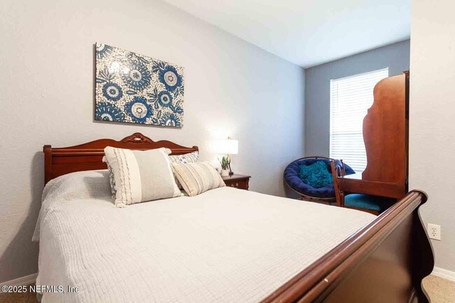 Building Photo - 13700 Richmond Park Dr N