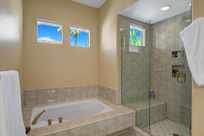 Building Photo - 430 White Horse Trail