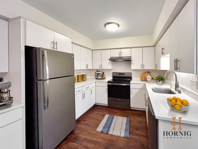 Building Photo - Stunning views. Serene atmosphere. Superb Edina. 3 Large Bedrooms + Office Space.