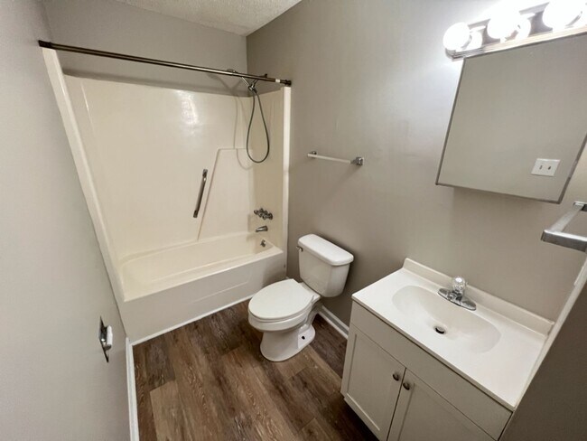 Building Photo - Updated 2 Bedroom Duplex in Durham