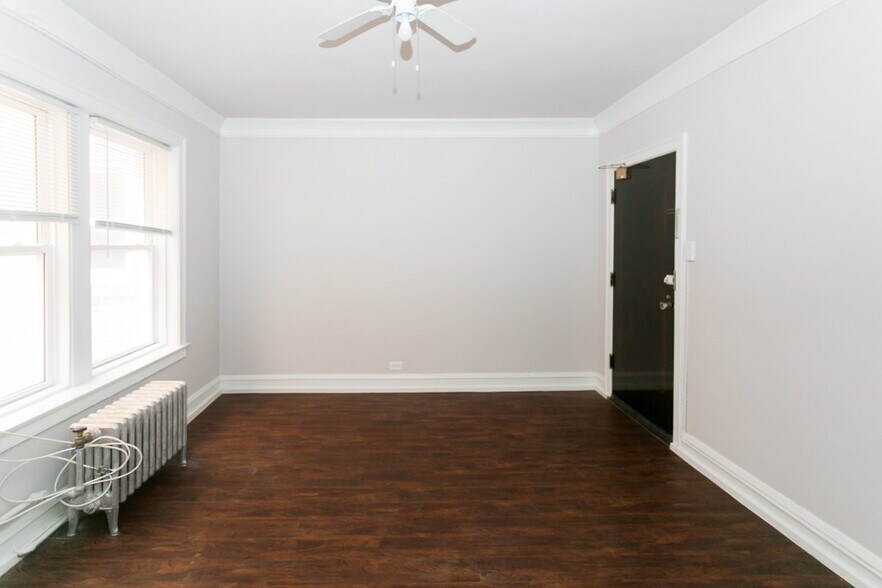 Building Photo - 6748 N Ashland Ave