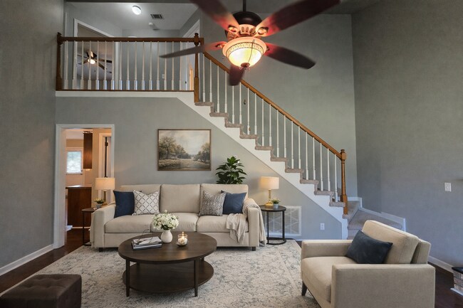 Building Photo - MOVE-IN SPECIAL!! $250 OFF First Month