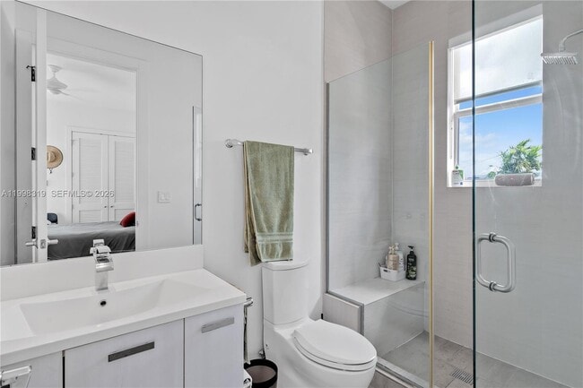 Building Photo - 435 Hampton Ln