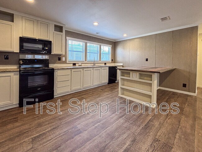 Building Photo - 1402 Cotopaxi St