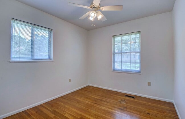 Building Photo - Spacious 4 bed, 2 bath in Sherwood!