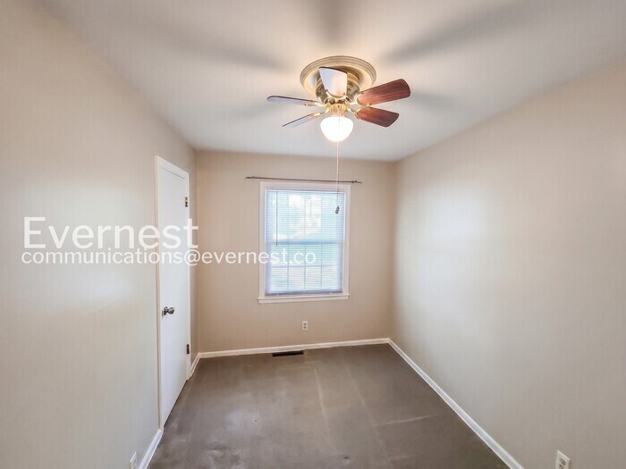 Building Photo - 2904 N Chippewa Dr