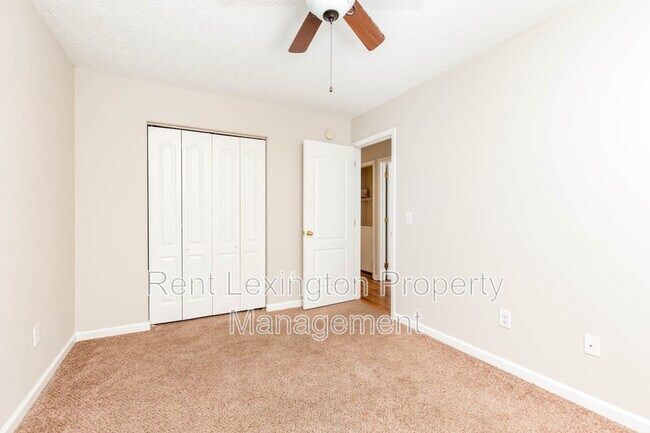 Building Photo - 300 Elkchester Cir