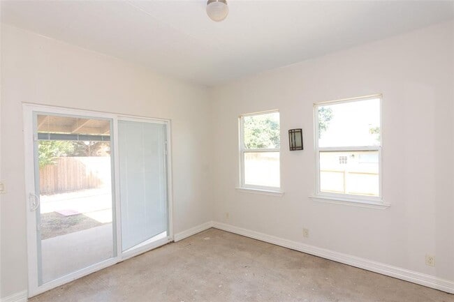 Building Photo - 2321 Friarcreek Loop