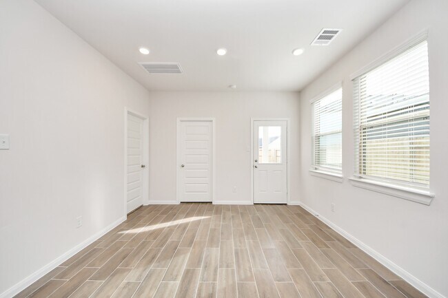 Building Photo - 8006 Cypress Poplar Ct