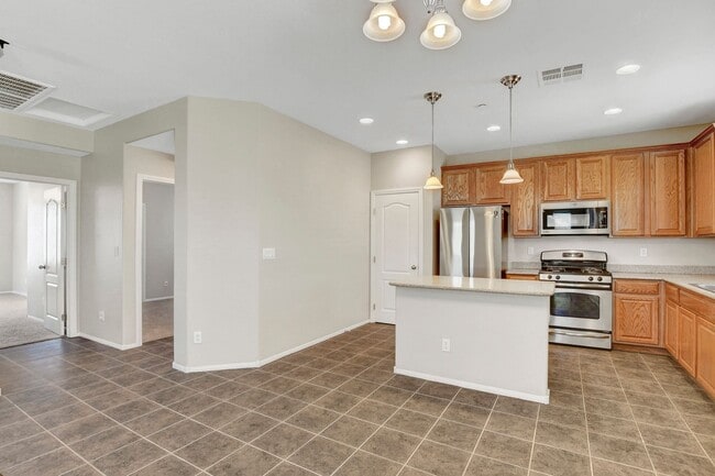 Building Photo - 3 Bedroom Split Level Home in Centennial H...