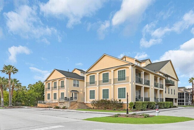 Building Photo - 811 Bradford Ave