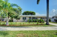 Building Photo - 1749 15th Ave N