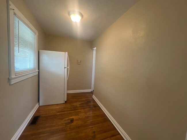 Building Photo - SHERWOOD FOREST