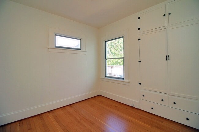 Building Photo - 3705 NE 66th Ave