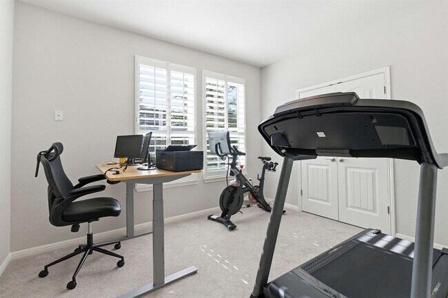 Building Photo - 5720 Baythorne Dr