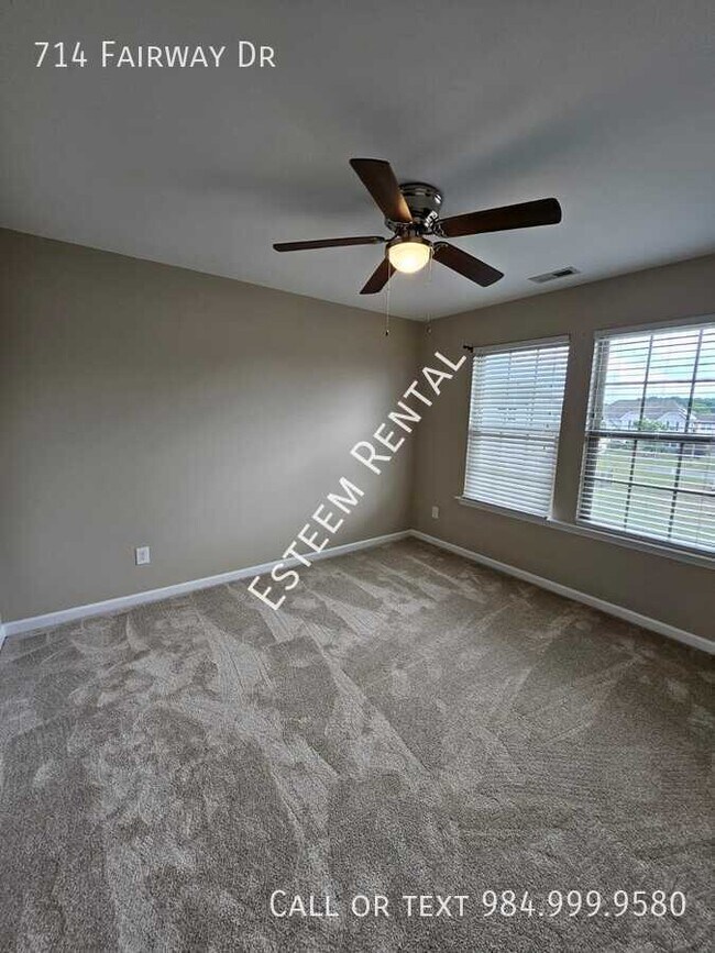 Building Photo - 714 Fairway Dr