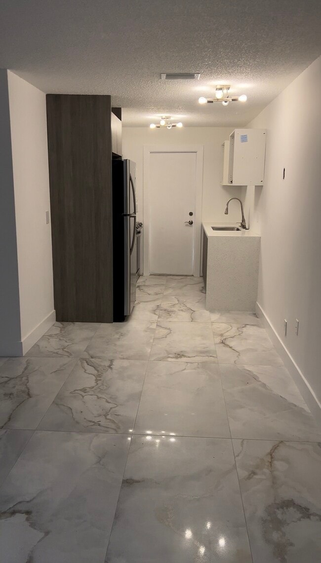 Building Photo - 5911 NW 19th Ct