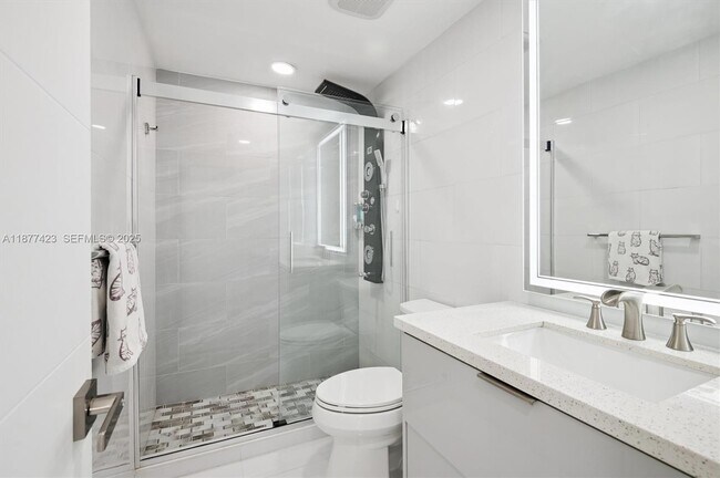 Building Photo - 3505 S Ocean Dr