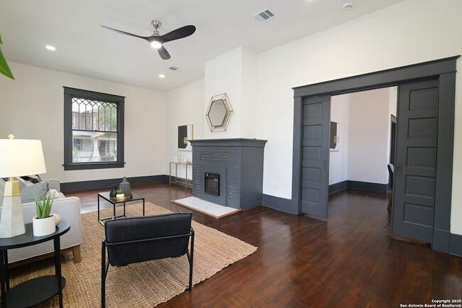 Building Photo - 207 Loretta Pl