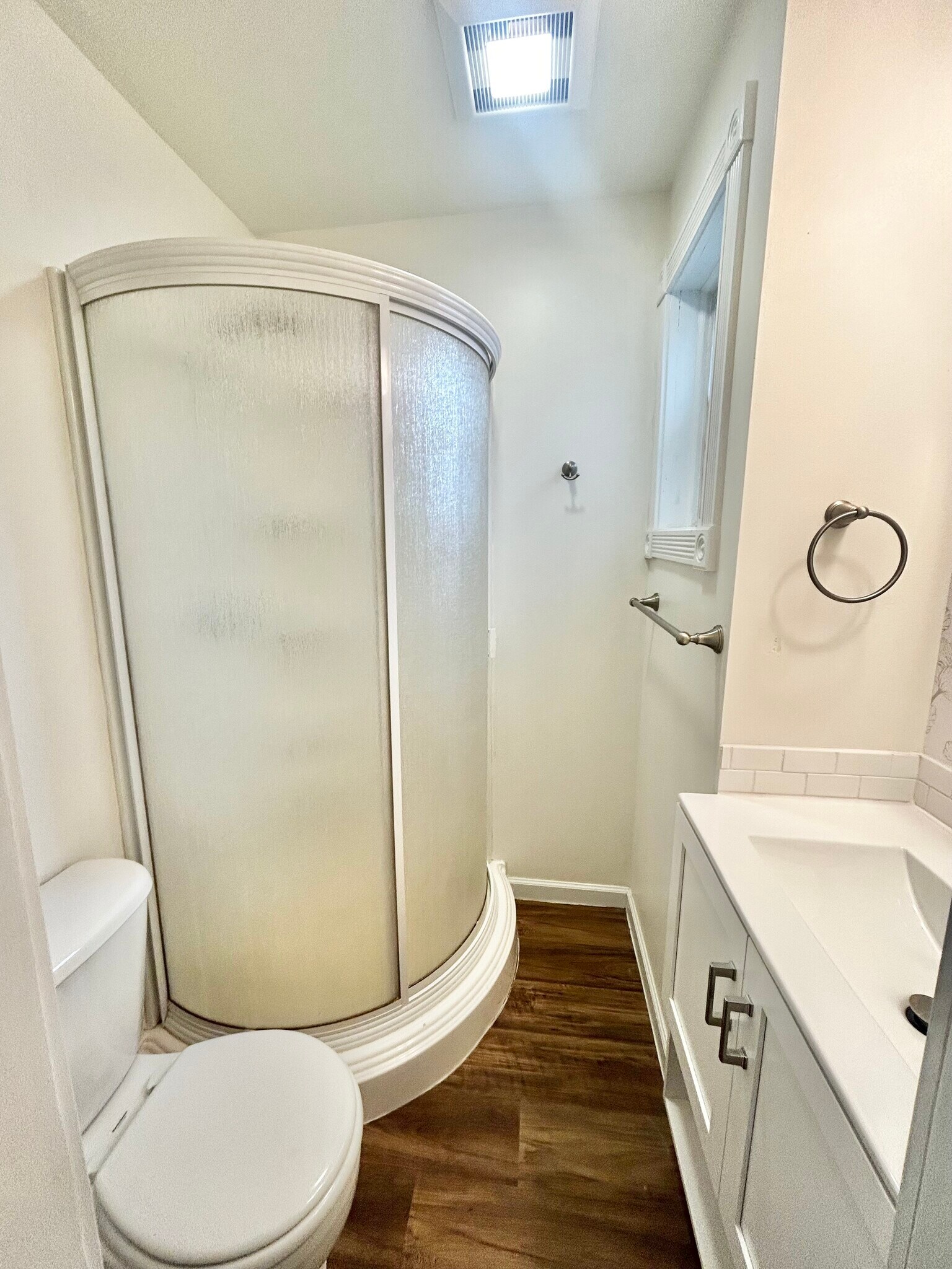 Bedroom #3 En Suite - 7029 N Tyler Ave