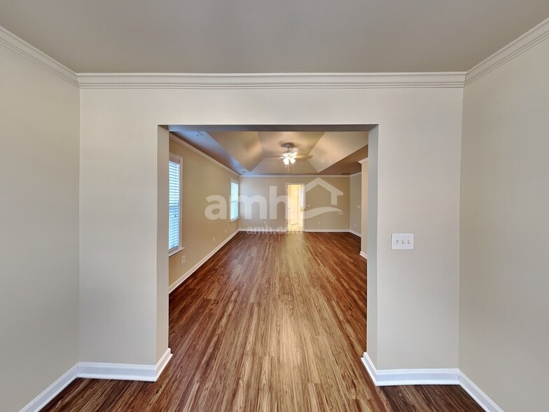 Building Photo - 5177 Rosewood Pl