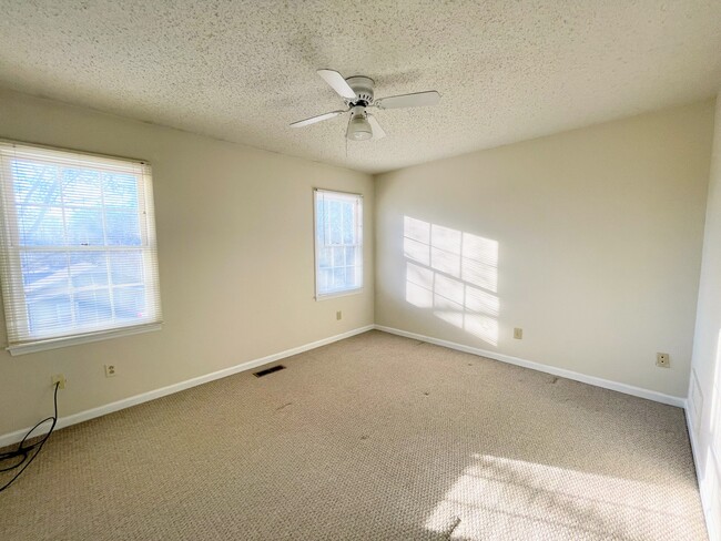 Building Photo - 603 Maysville Rd NE