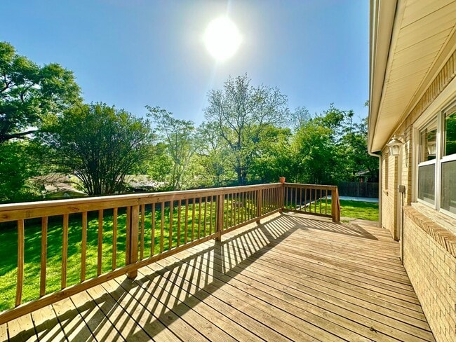 Building Photo - Spacious 4 Bedroom in the Heart of Tyler! Available Now!