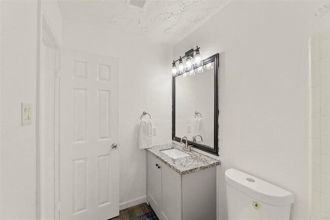 Building Photo - 419 Capehill Dr